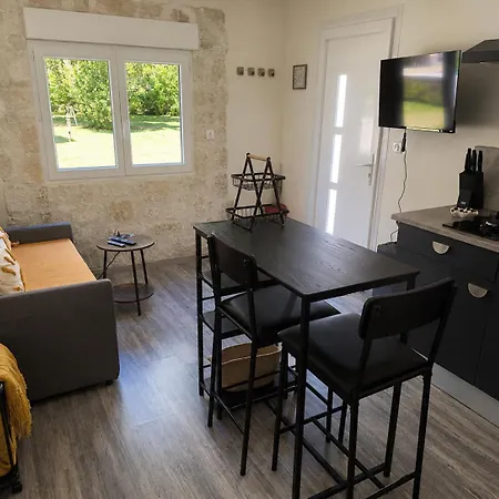 The French Hideaway - One Bedroom - Twin Or King Bed - Pool & Free Parking Casa vacanze *