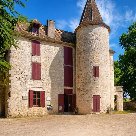 The French Hideaway - One Bedroom - Twin Or King Bed - Pool & Free Parking