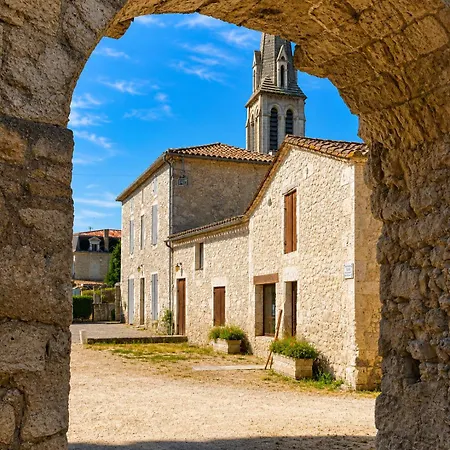 Casa vacanze The French Hideaway - One Bedroom - Twin Or King Bed - Pool & Free Parking